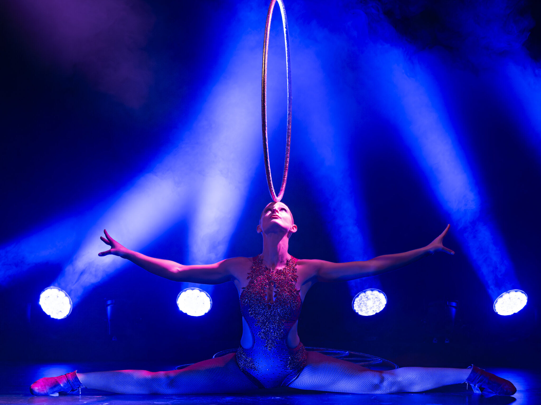 Varieté im Hansa-Theater - Alexandra Malter - Hula Hoop © Thorsten Baering, 23.10.23, Hamburg, Varieté, Varieté im Hansa-Theater