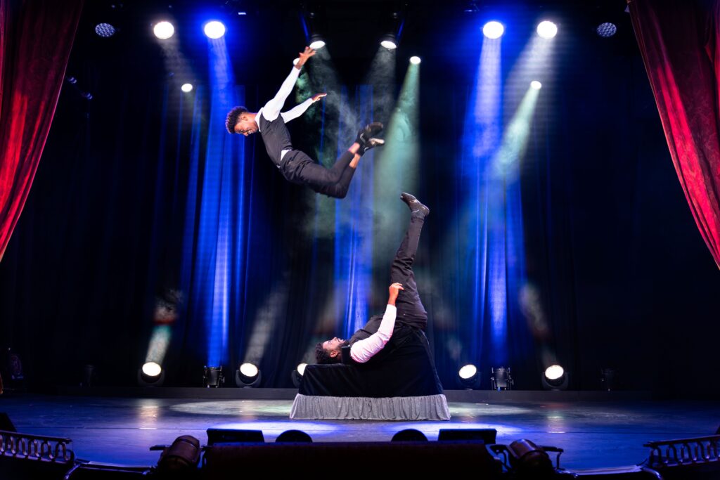 Varieté im Hansa-Theater 2025/2026: Black Eagle Brothers - Foto: Simon Brachmann