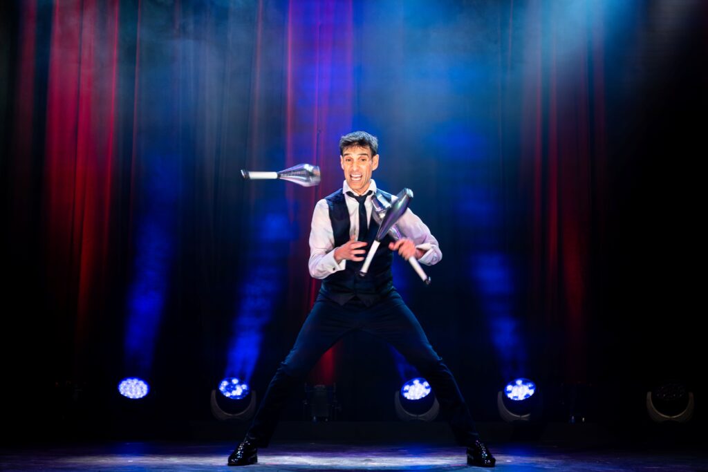 Varieté im Hansa-Theater 2025/2026: Paul Ponce - Foto: Simon Brachmann