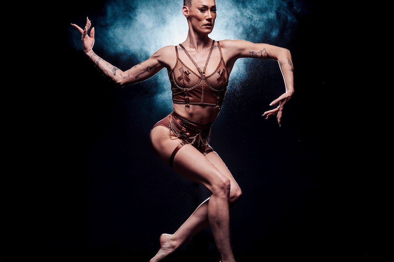 Varieté im Hansa-Theater - Charlotte O´Sullivan | (H)Air Suspension @ Ricky Devalos