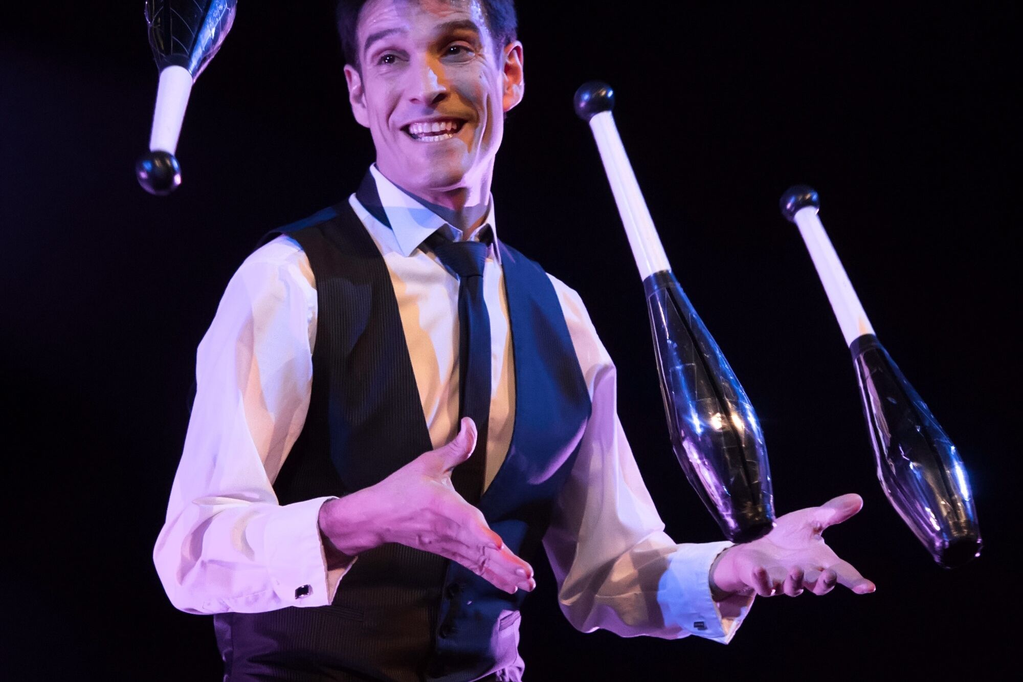 Varieté im Hansa-Theater - Paul Ponce & Lia | Jonglage @ Paul Ponce