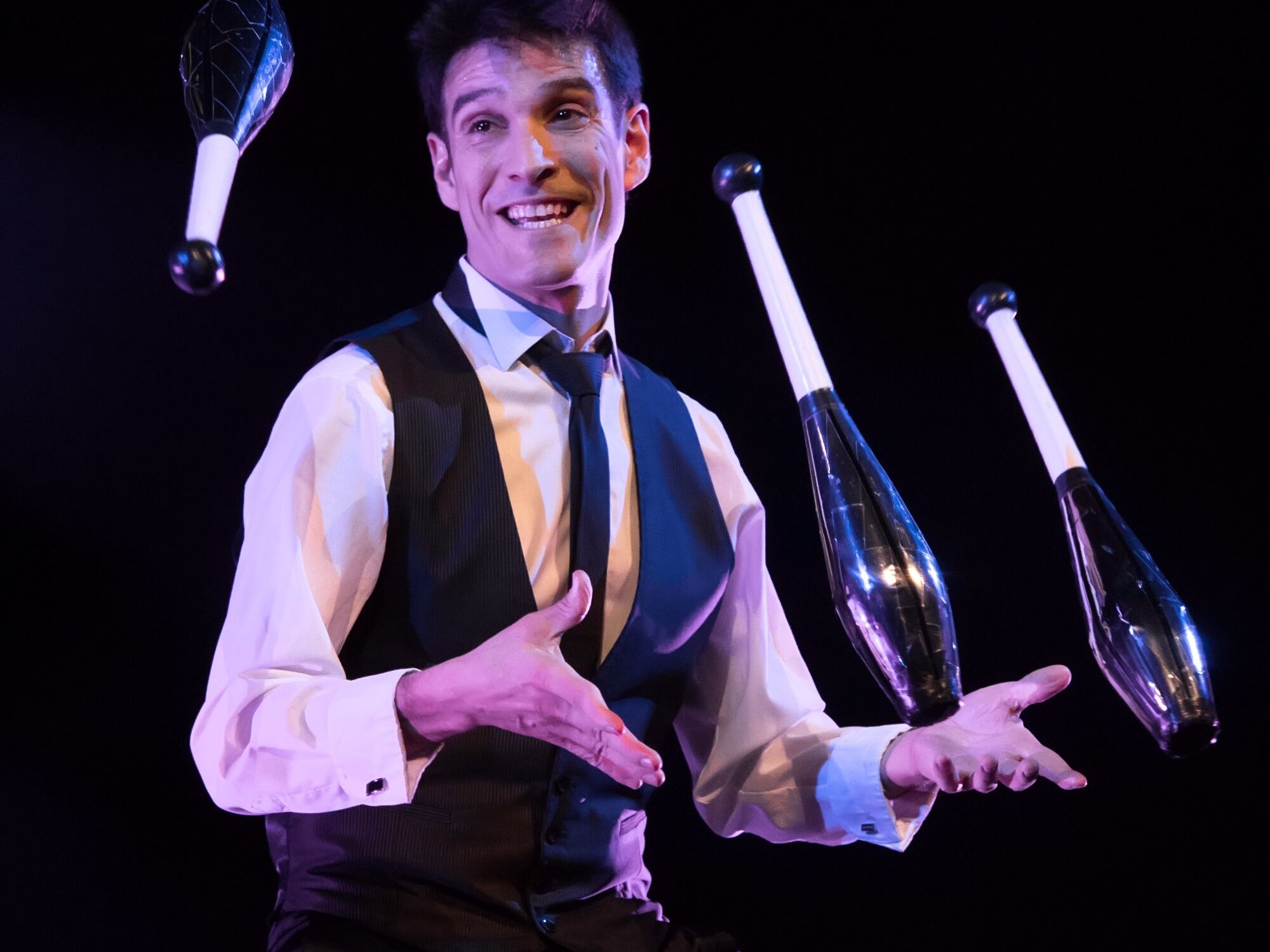 Varieté im Hansa-Theater - Paul Ponce & Lia | Jonglage @ Paul Ponce